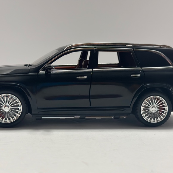 COPY - 1:24 Maybach GLS-Class GLS600 Diecast LED HEADLIGHT TAIL LIGHT Black - Picture 5 of 13